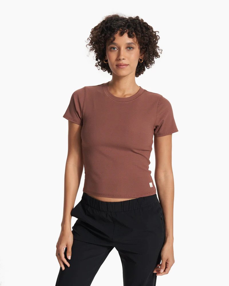 Vuori Pose Fitted Tee - Winter 2023/2024